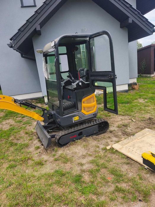 minikoparka silnik 3 cylindry