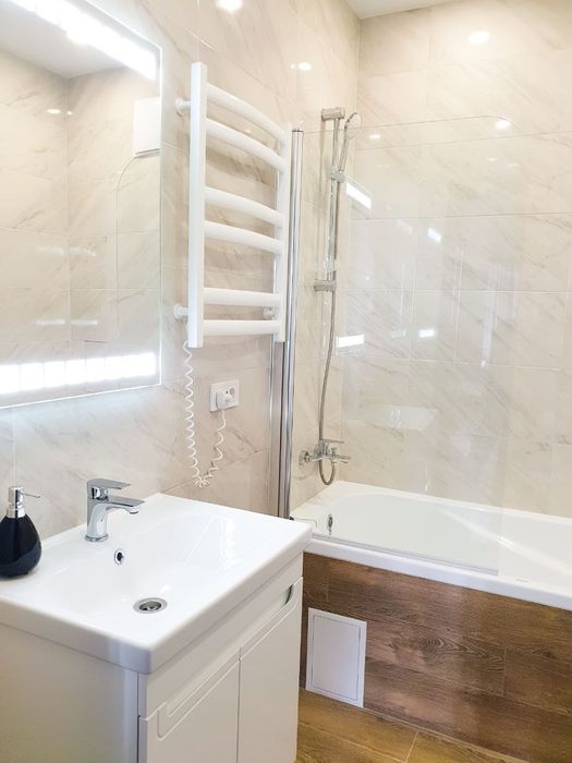 ДОМ НА ГЕНЕРАТОРЕ. ЖК Севен, Днепропетровская набережная 18А, Осокорки