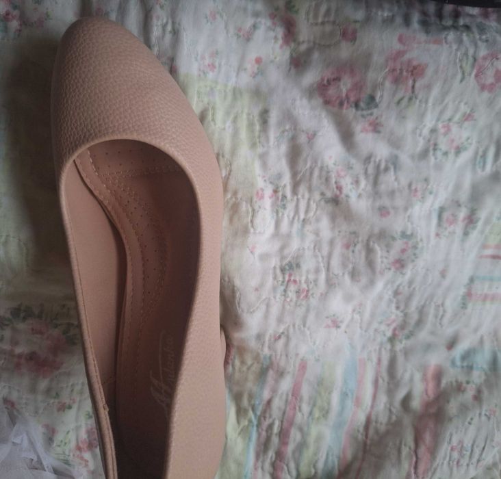 Sprzedam nowe czółenka w kolorze apricot rozmiar 36