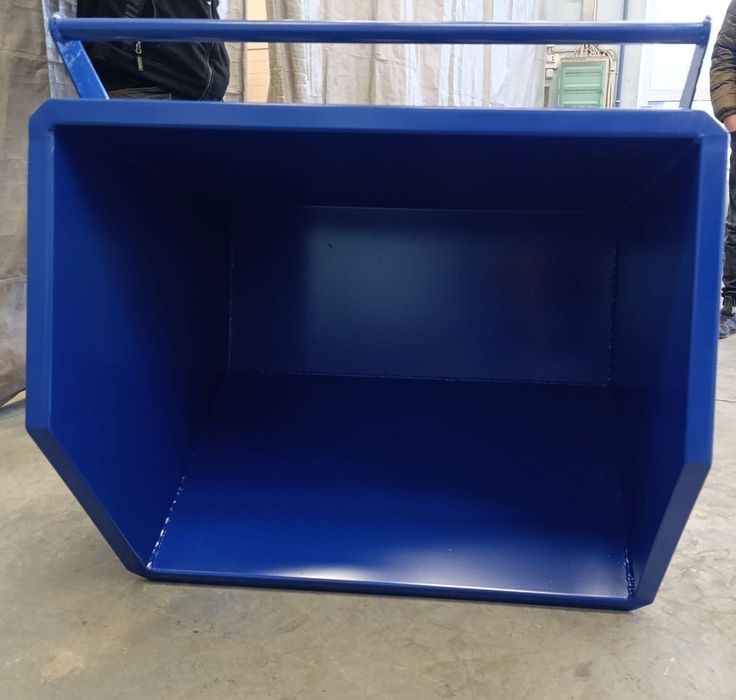 Kontener / Kontener na wióry metalowe / Kontener samowładvwczy 250L