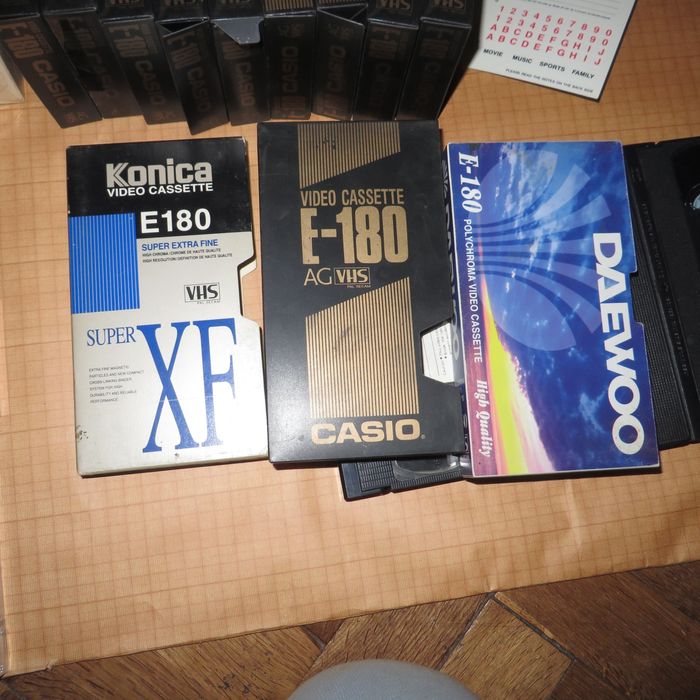 Аудіокасети та відеокасети casio  різні