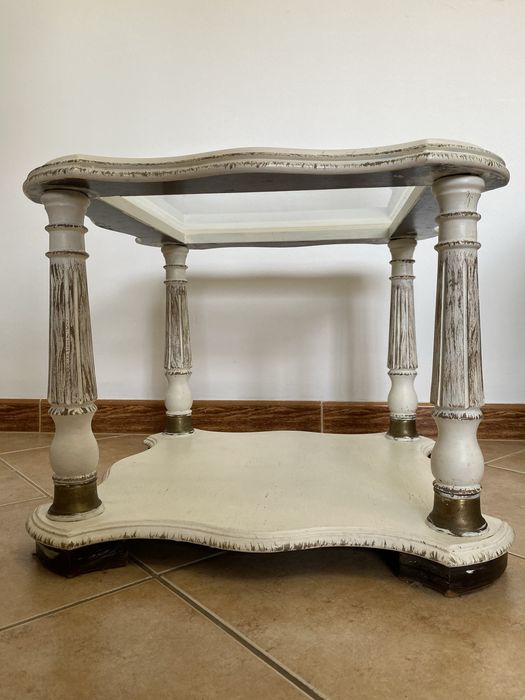 Mesa de centro com vidro