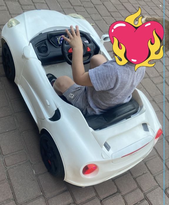 Детская машинка ,хорошая)