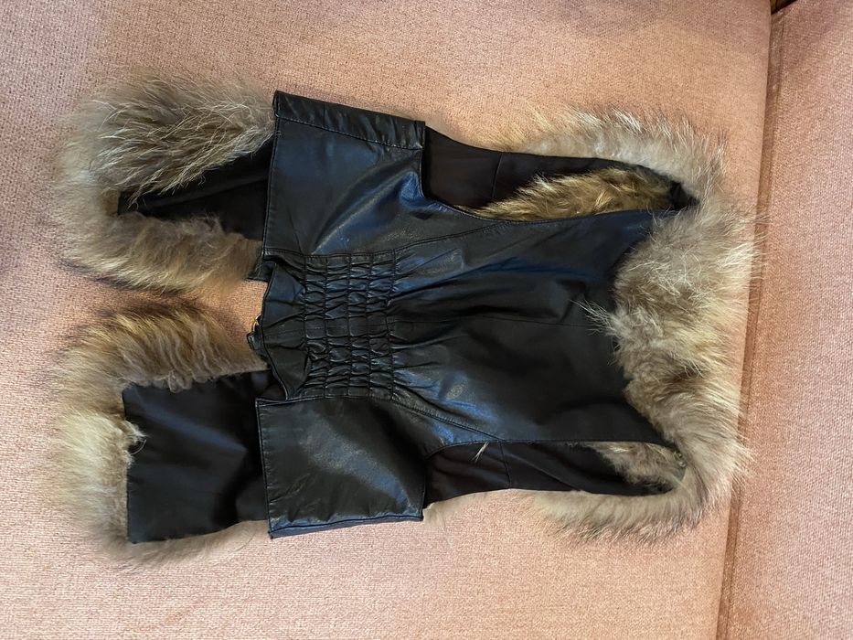 Продам жилет с натуральным мехом