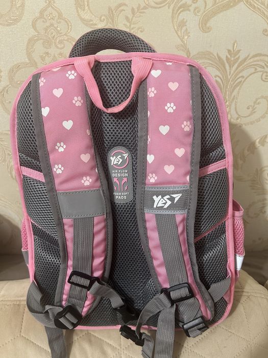 Шкільний ранець для початкових класів