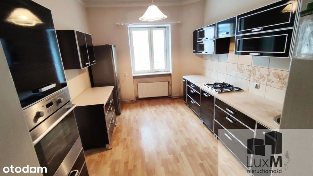 4 pokoje,98m2,  centrum miasta, parter.
