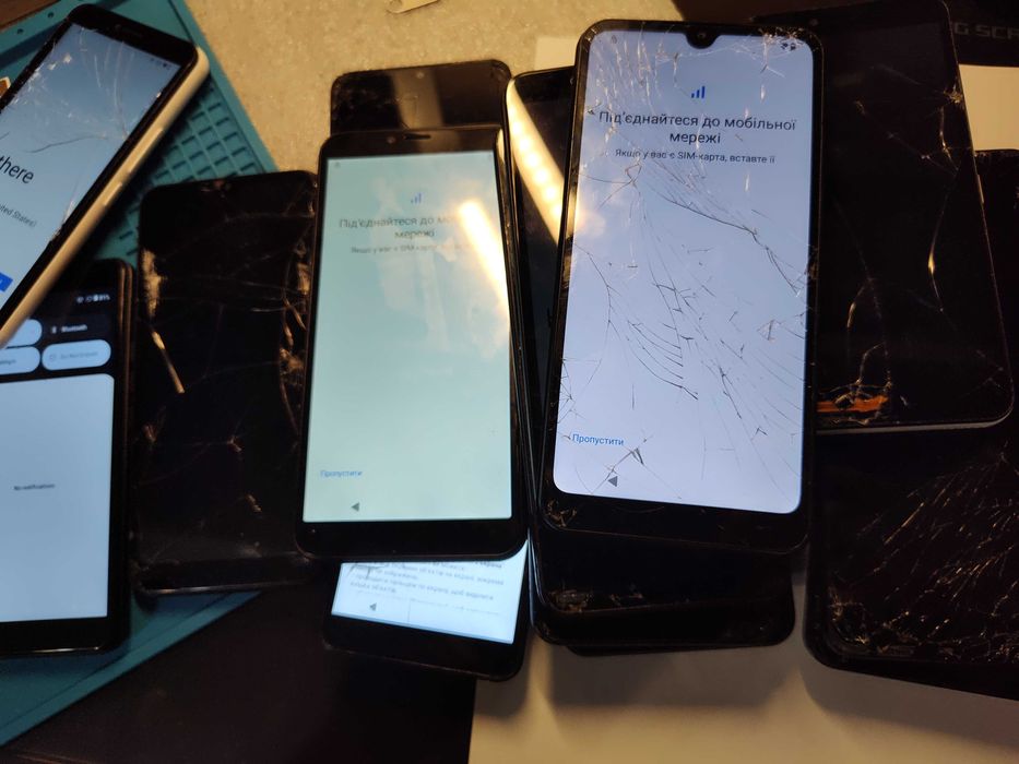 Мобильные телефоны 21 шт