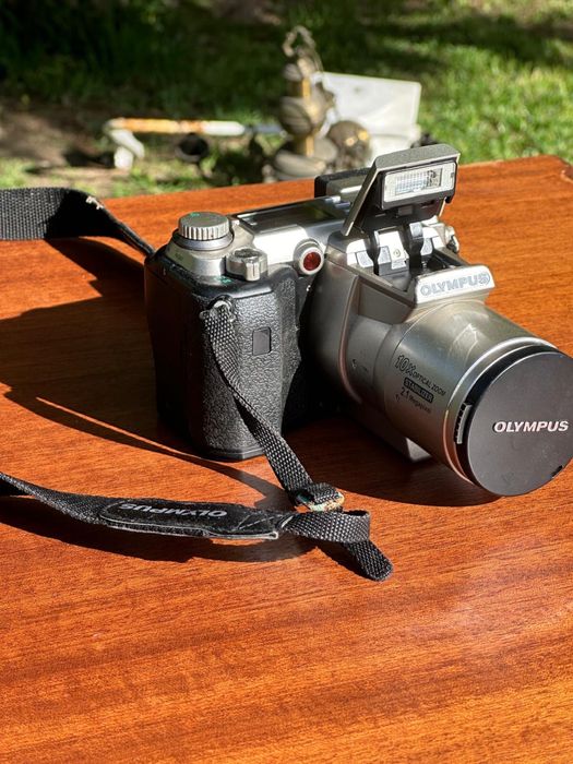 Olympus C2100 10X zoom 2.1Mp