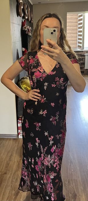 Жіноча сукня, чорна в квіти, розмір М, в відмінному стані