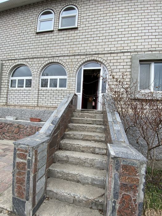 Два повноцінних житла під одним дахом.