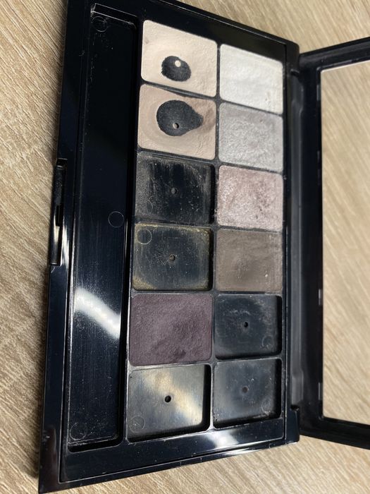 paletka cieni The Rock Nudes MAYBELLINE