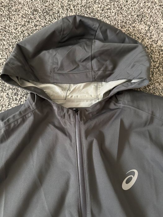 Kurtka ASICS z technicznej linii biegowo-trekingowej