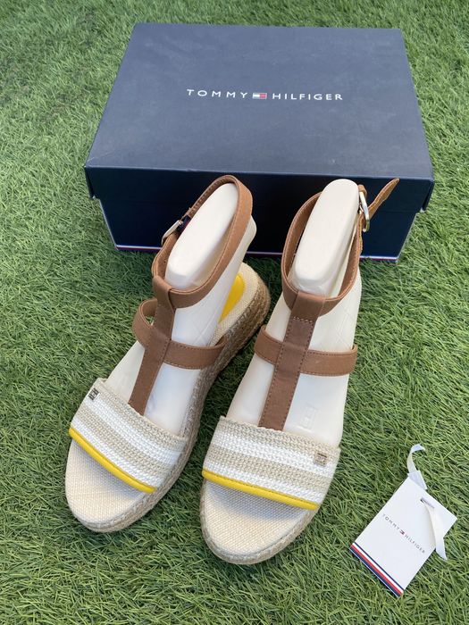Sandalias Tommy Hilfiger ( Novas )