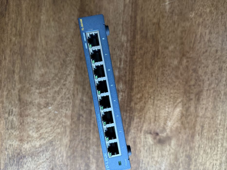 3 x TP-Link TL-SG108