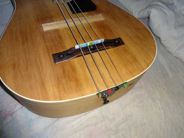 бас гитара Cremona aкустическая