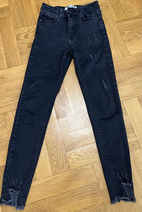 Продам женские джинсы