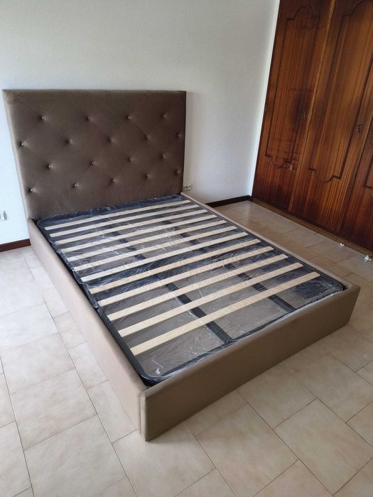 Camas De Casal Estofadas Top de Gama 190x140m Estrado Incluído 199€ !!