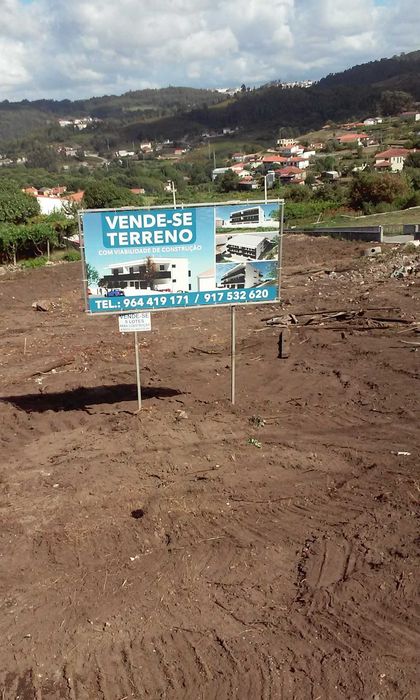 Vende-se terreno para construção – 2.550 m² – Lustosa, Lousada