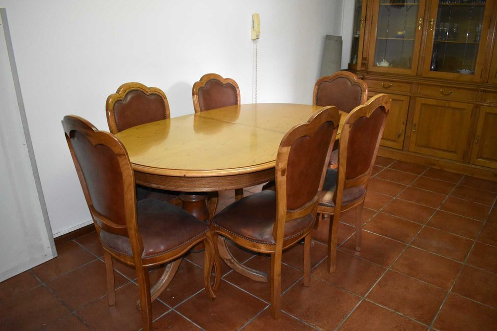 Mesa de jantar com cadeiras