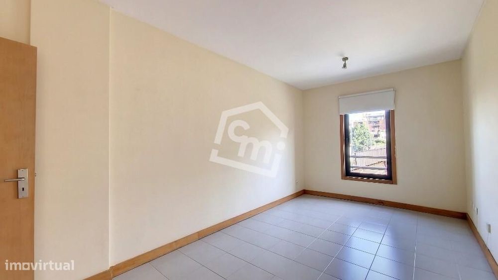 T0 com garagem para arrendamento em Paranhos