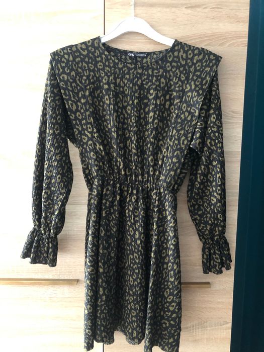 Sukienka w cętki Zara
