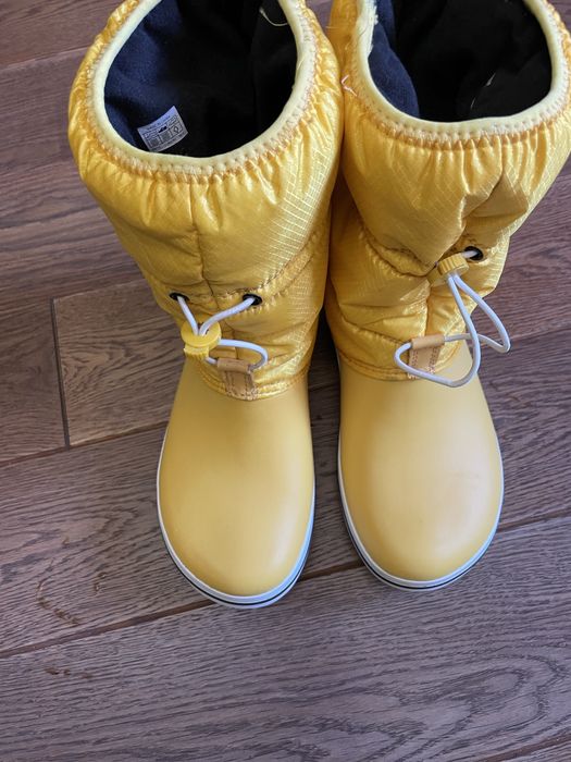жовті гумові зимові чоботи crocs