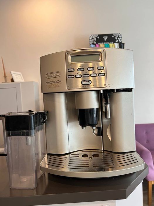 Ковомашину Delonghi Magnifika Avtomatic cappuccino