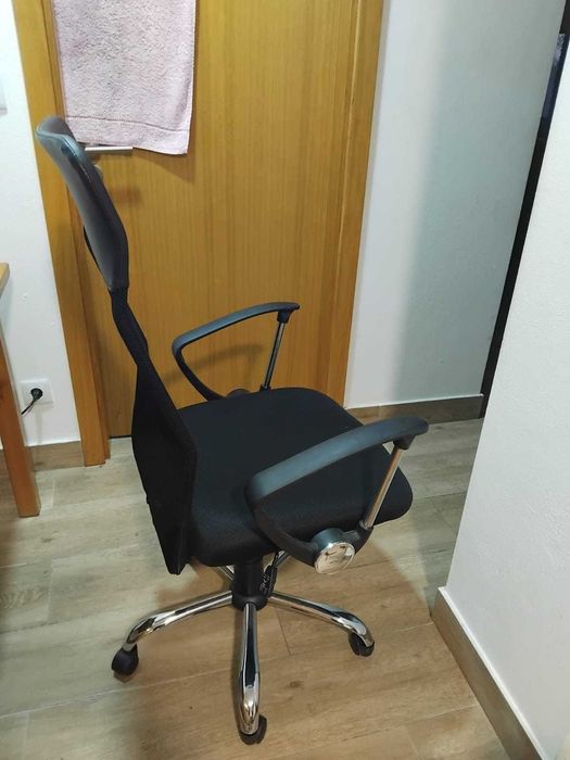 High-Performance All-in-One DELL Supercomputer for Demanding Users and Office Chair64563869346177122