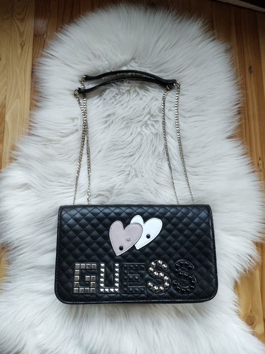 Guess torebka czarna na łańcuszku