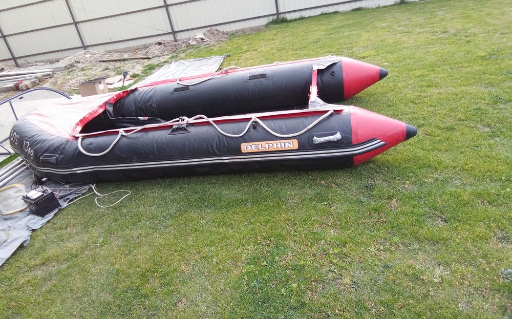 Човен надувний з мотором