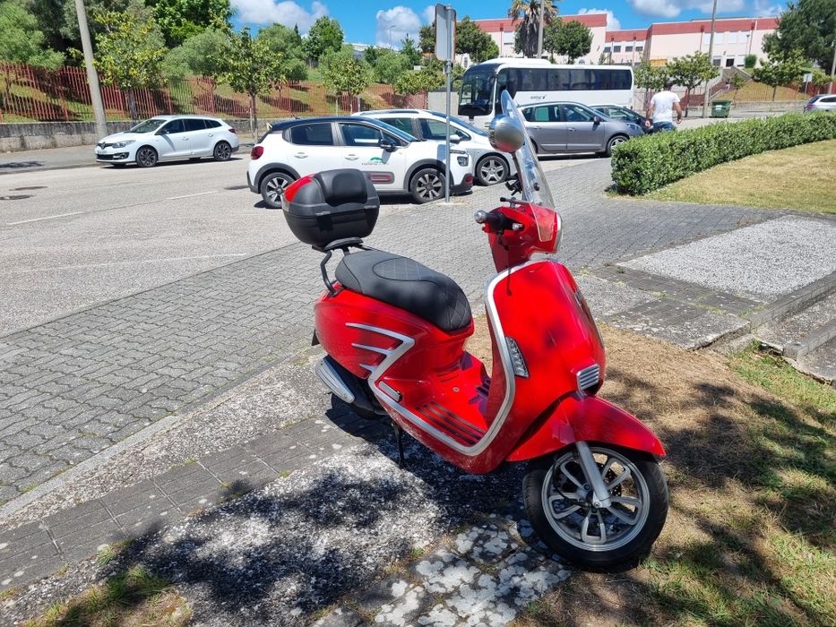 Scooter UM Chill 125 – Estilo, economia e liberdade!