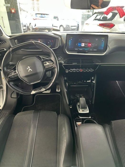 Peugeot e-2008