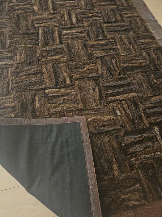 Эксклюзивный ковер из нутуральной кожи крокодила и меха нутрии/кролика