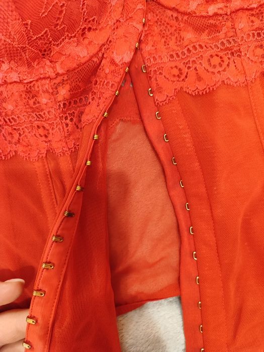 Czerwony gorset bielizna seksowną erotyczna haftki ramiączka regulowan