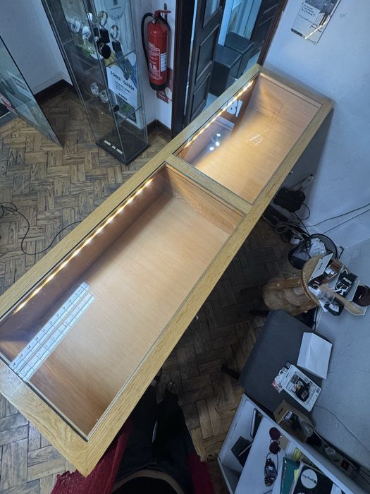 Balcão de Atendimento c/ Vitrine e Luz