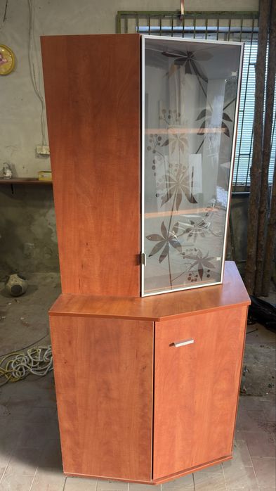 Witryna rogiwa dwu cześciowa .Szafka.