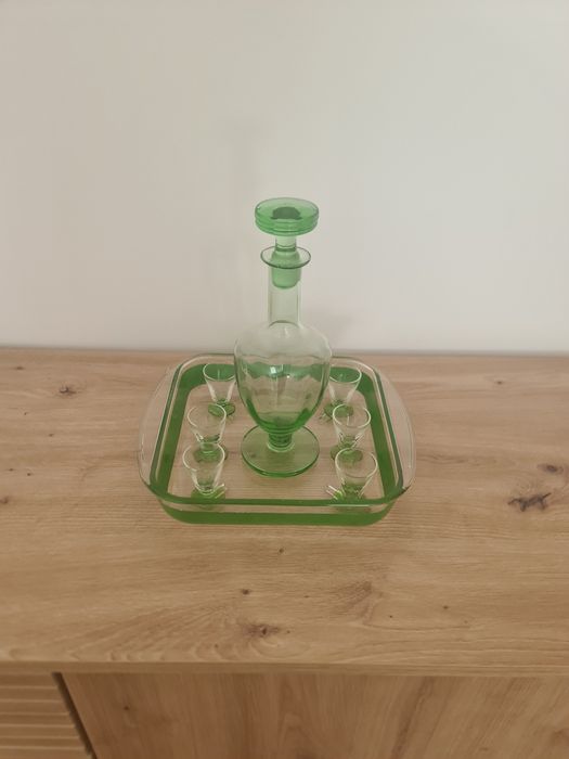 Licoreira em vidro com copos