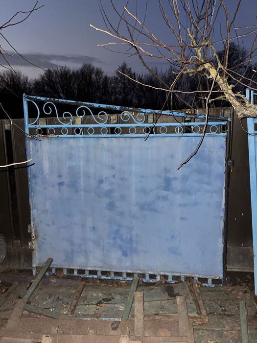 Продам ворота із завісами