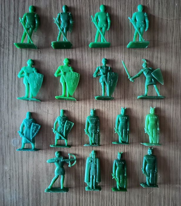 Продам плоских солдатиков СССР, в объявлении не все есть ещё такие же