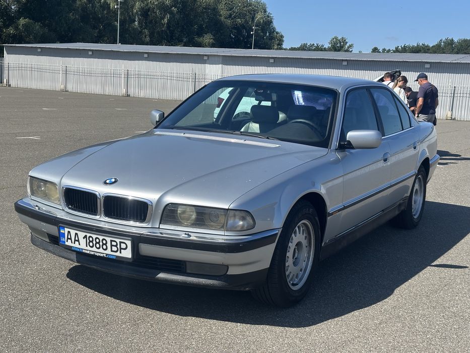 Bmw E38 4.4 МКПП 6-ти ступка