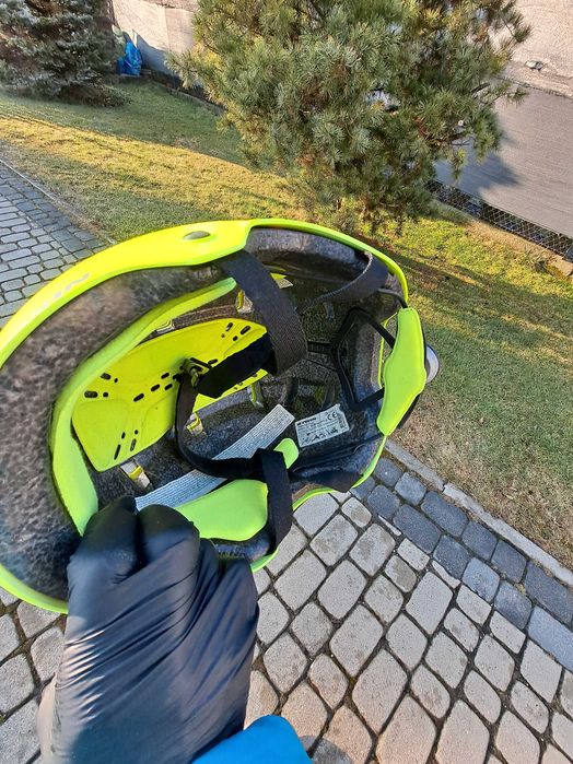 Kask na rower, rolki, hulajnogę i nie tylko - orzeszek
