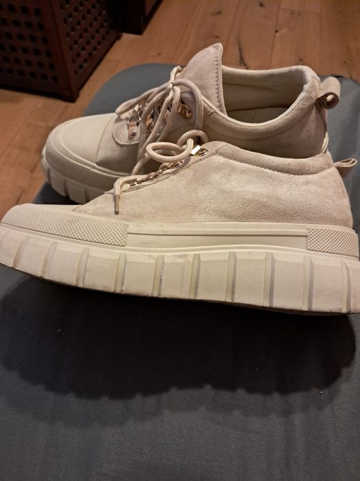 Buty na grubej podeszwie damskie