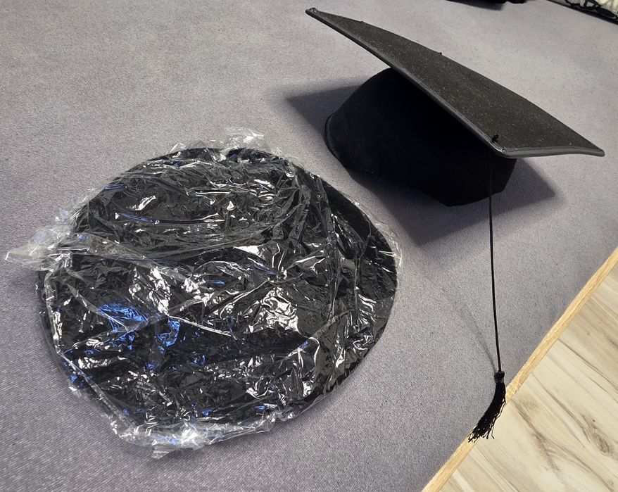 Czapka absolwenta/biret i francuski beret zestaw NOWE