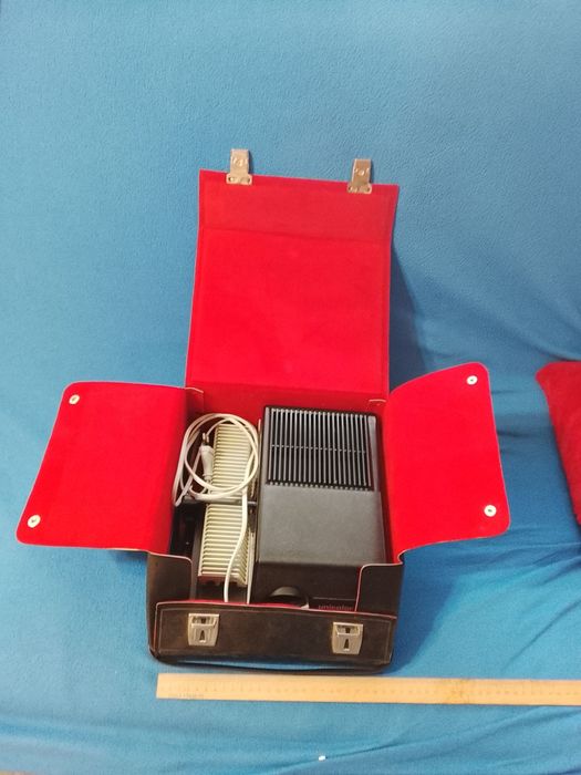 Диапроектор Unicolor. Германия. Отличное состояние