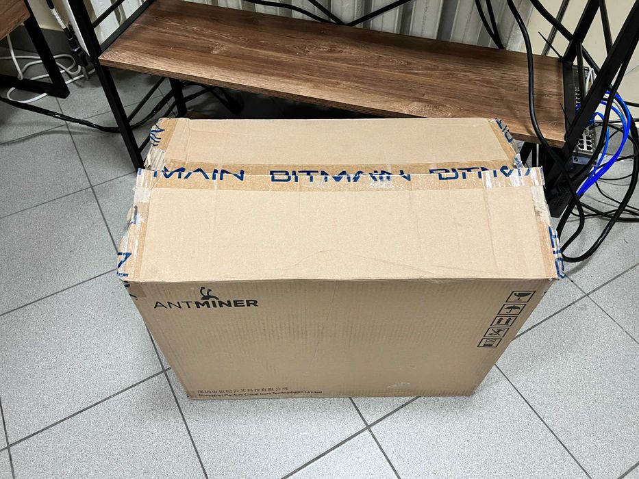 Кількість Б/в Майнери Asic Bitmain Antminer S19 90 Th 3100Вт +Гарантія