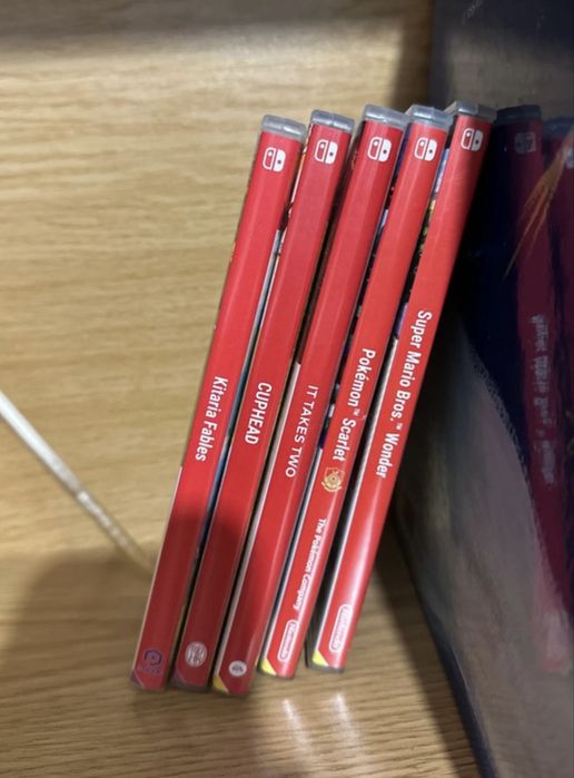 Consola Nintendo Switch Oled com comandos e jogos