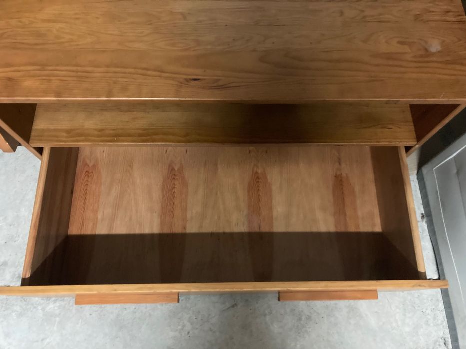 Aparador de televisão em pinho