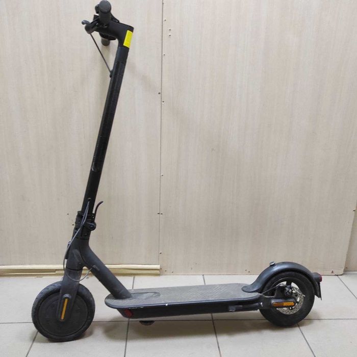 Електросамокат Xiaomi Mi Electric Scooter Essential (DDH8C08NEB)