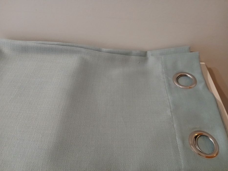 Cortinados verde água e branco