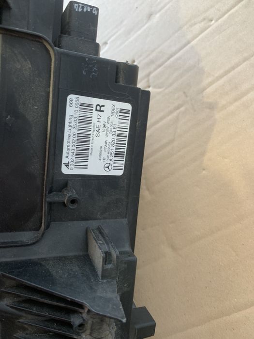 Фара права галоген Mercedes W251 R-klass рестайлінг